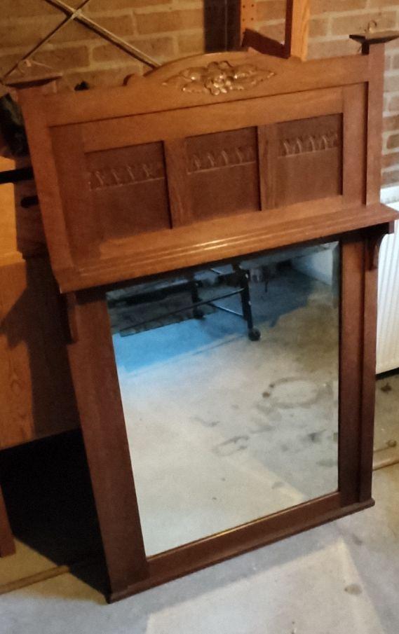 Antieke schouwspiegel