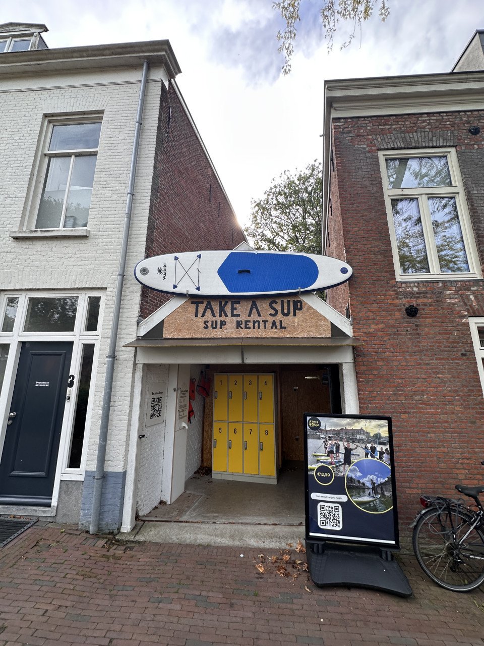 Te koop ruime garage centrum Middelburg met mogelijkheid tot wonen.