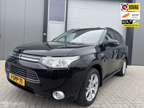 Mitsubishi Outlander 2.0 phev executive schuifdak, trekhaak