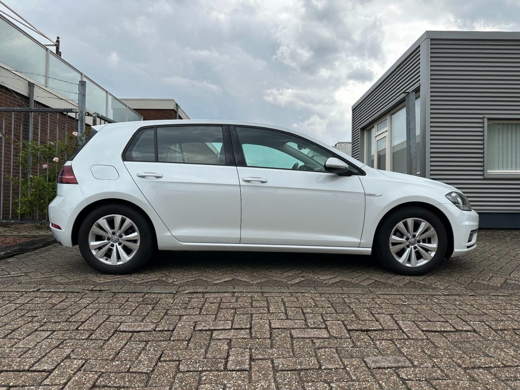 Volkswagen Golf 1.5 tsi comfortline business dsg pdc navi carplay