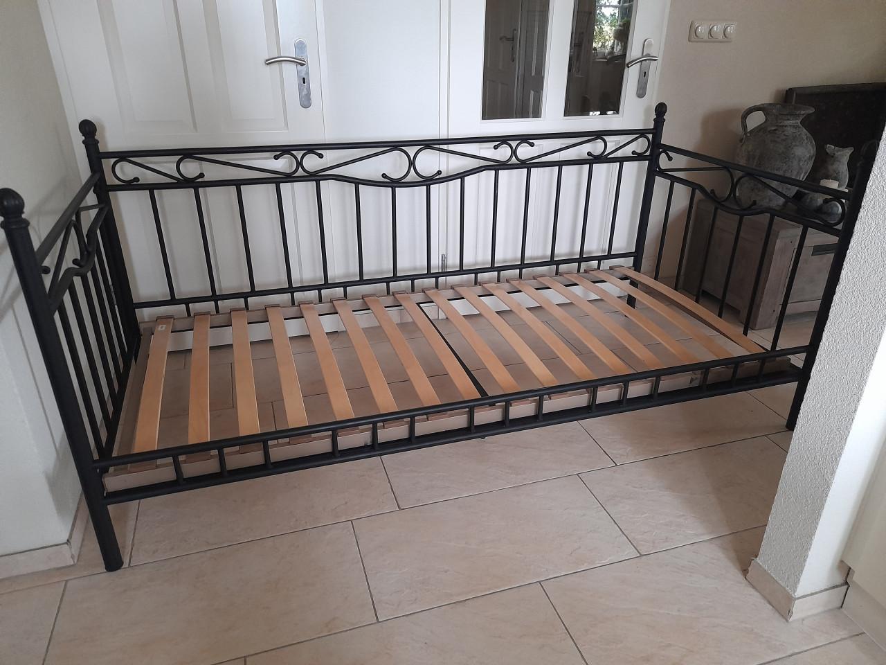 Leuk metalen bed 90 x 200 (in goede staat )