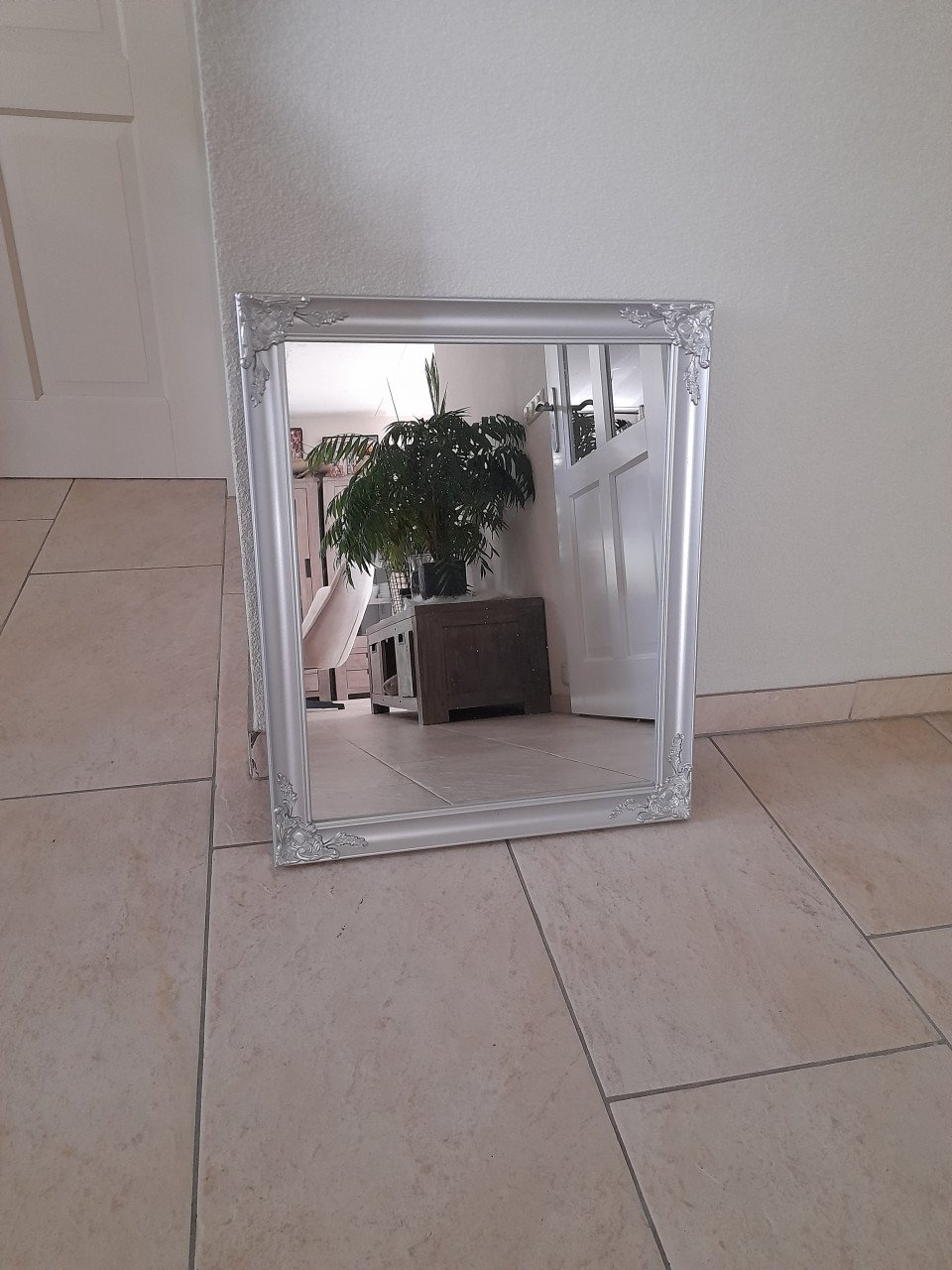 Leuke spiegel  50 x 60  (in goede staat )