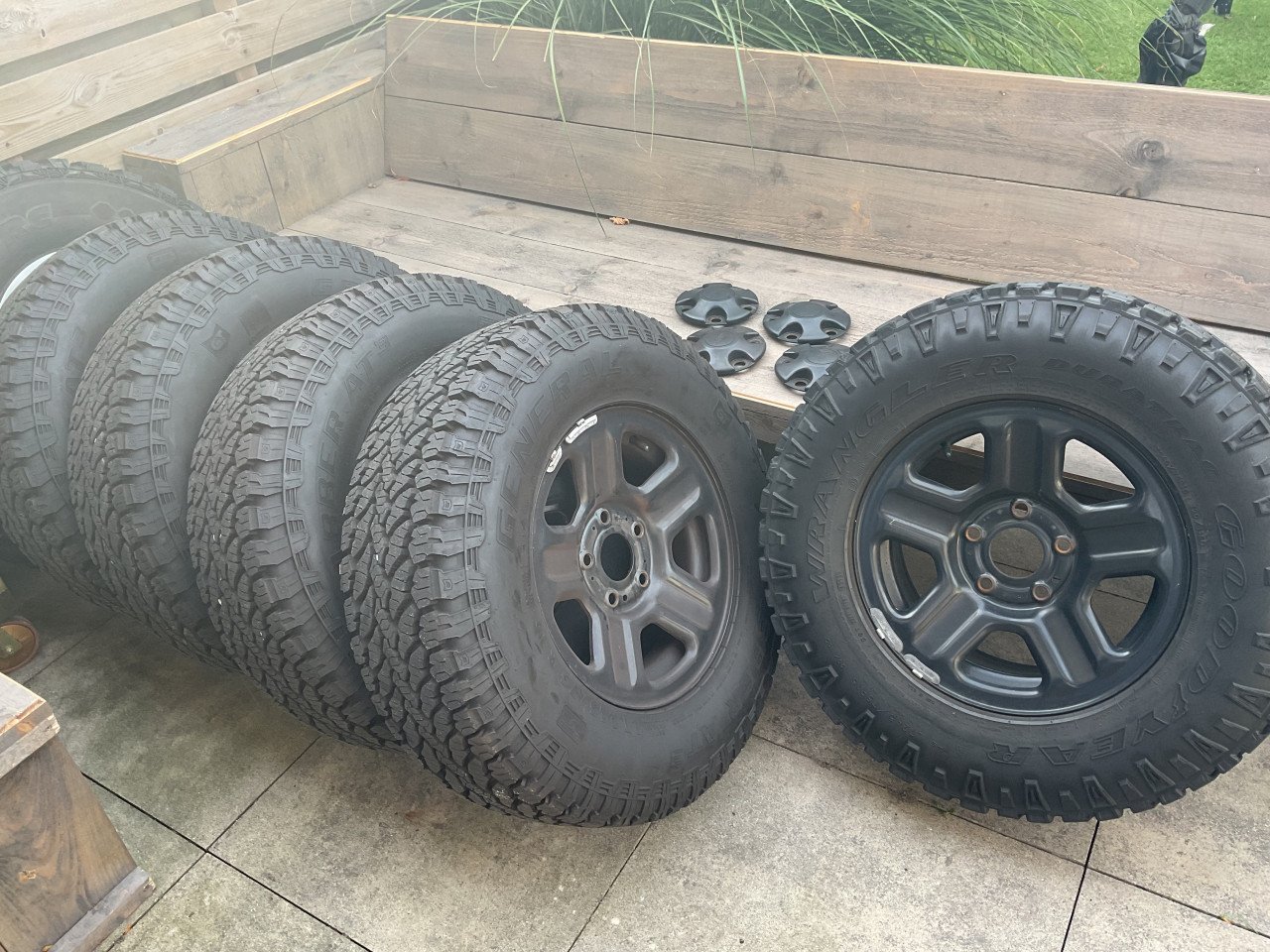 5 Banden met velg voor Jeep Wrangler