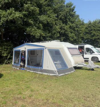 Kip caravan met mover en vloerverwarming