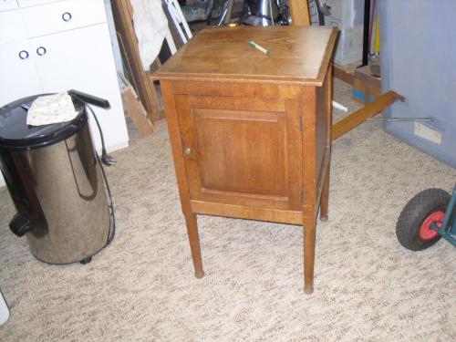 Oud kastje met deurtje