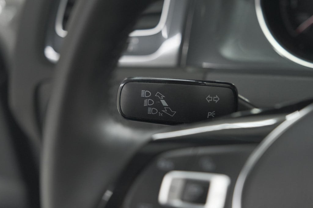 Volkswagen Golf 1.0 tsi 110pk highline | adaptieve cruise control | apple c