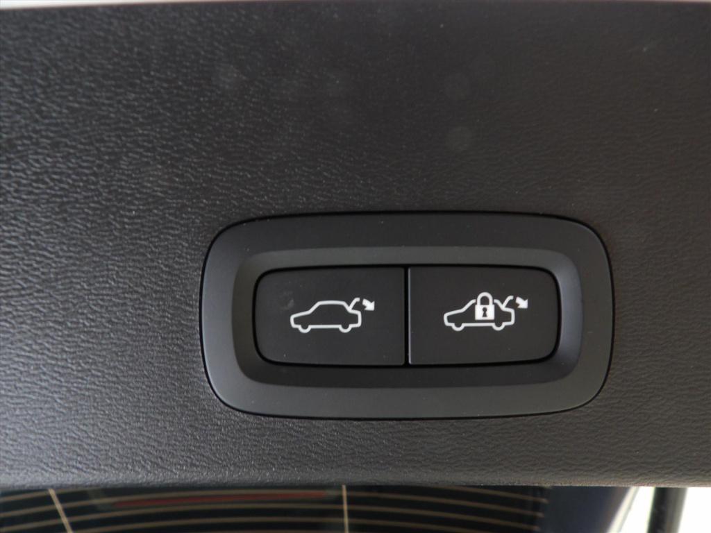 Volvo XC40 b3 163pk mild hybrid aut plus dark