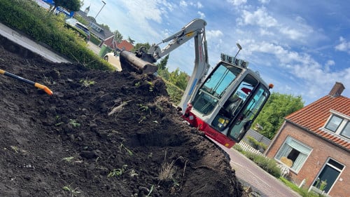 Tuin afgraven, grond afvoeren & zand storten