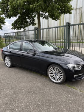 BMW 330E luxery line plugin