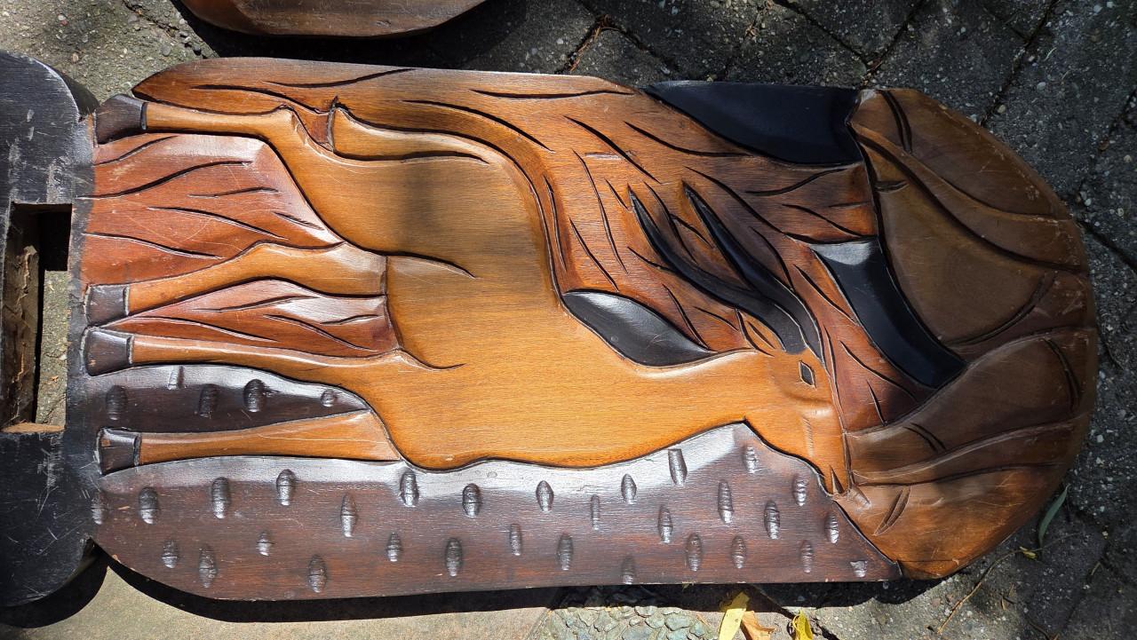 Houten stoelen met sculpturen - Uniek!
