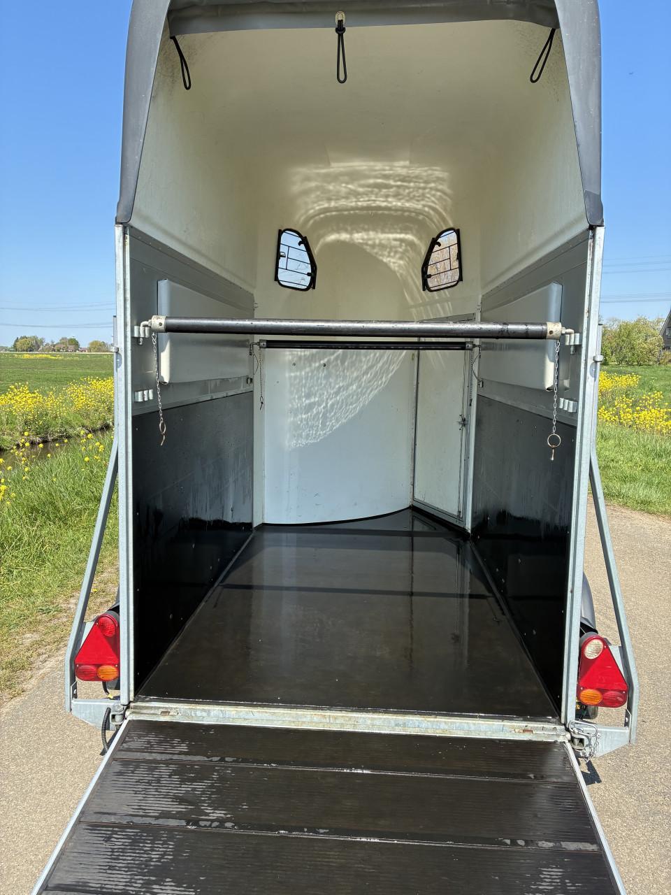 Volledig aluminium Cheval Liberte Gold One met zadelkamer en klep/deur