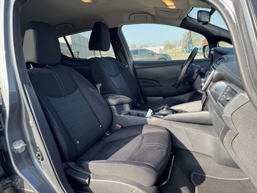 Nissan Leaf n-connecta 40 kwh | navigatie | 360° camera | stuur- + stoelver