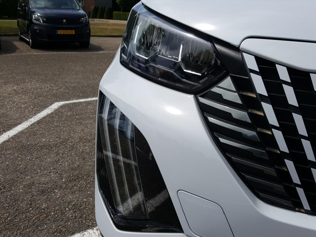 Peugeot 2008 allure 1.2 puretech 100pk navigatie | achteruitrijcamera | app