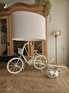 Leuke orginele lamp  uitgevoerd in fietsvorm, fietslamp