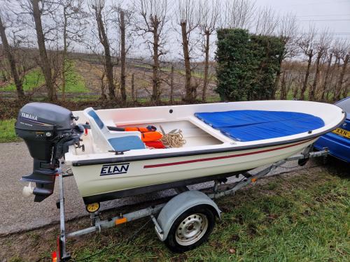 ELAN 401 met Yamaha 8 pk 4-takt en PEGA trailer. Compleet set € 2850,-