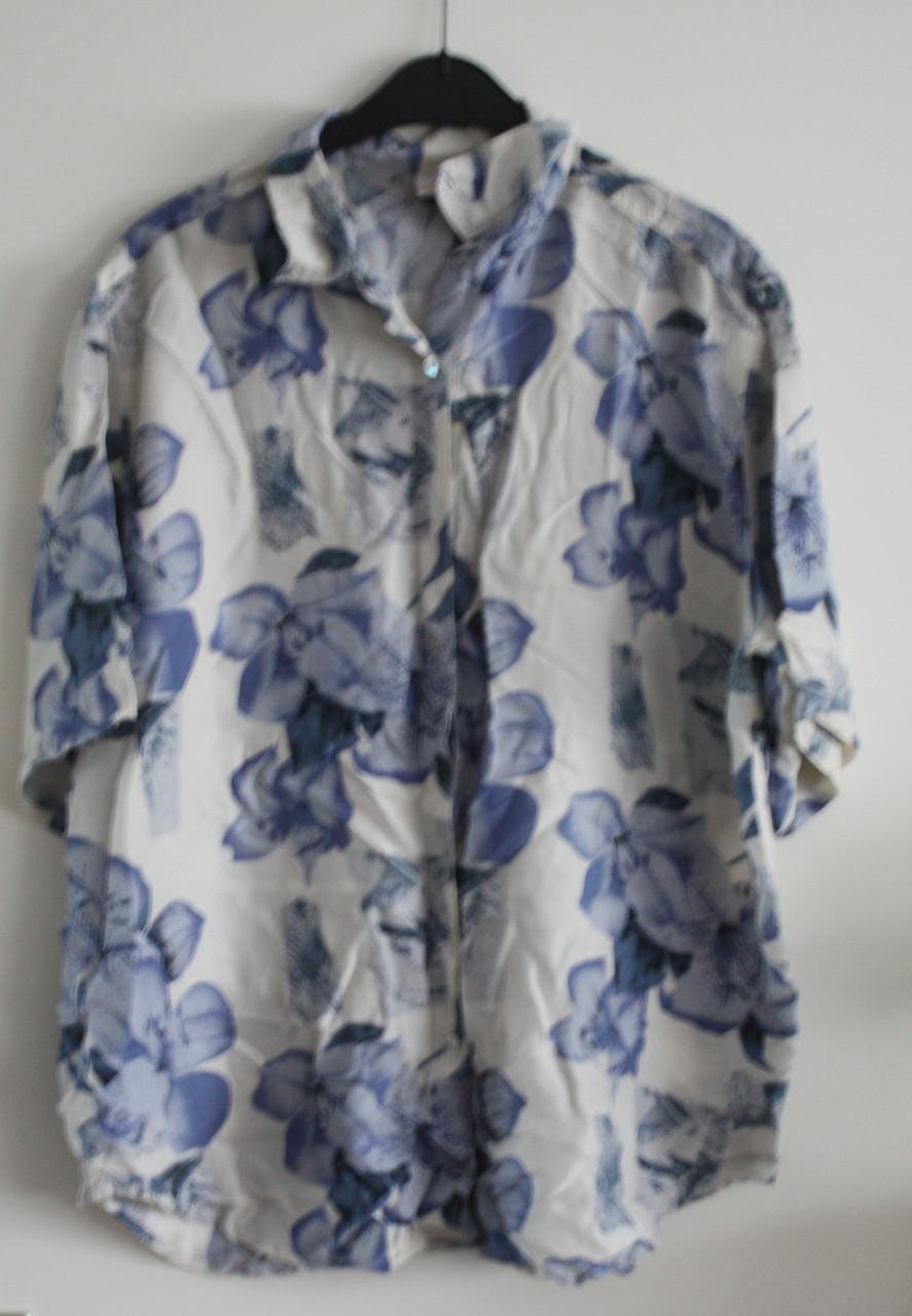 Blouse met blauwe bloemen maat 46