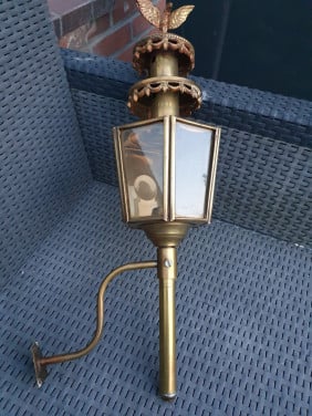 Leuke grote antieke koperen koetslamp met adelaar....