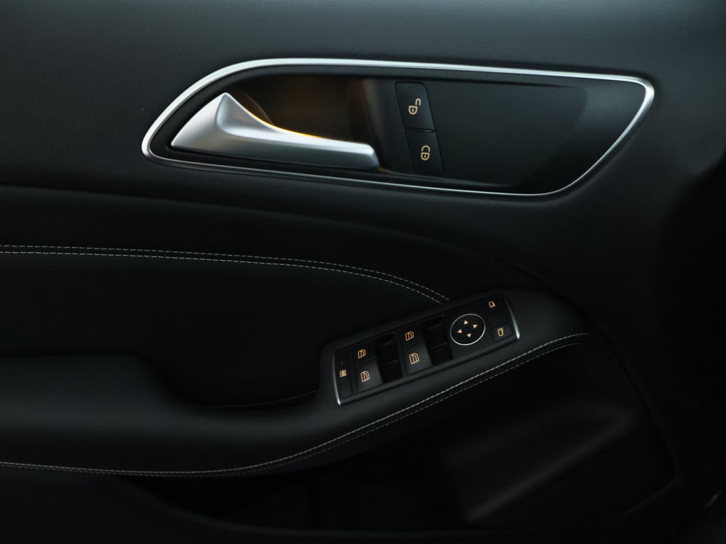 Mercedes-Benz B-Klasse 180 ambition | trekhaak | parkeersensoren | inclusie
