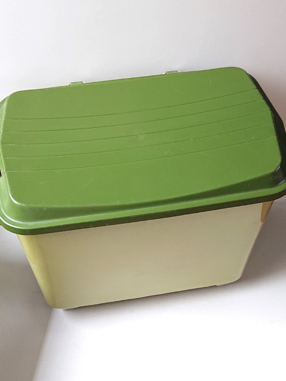 Vintage jaren 70 avocado kleurige Wasbox wasmand