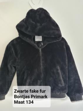 Mooie zwarte fake fur bontjas met capuchon van de Primark mt 134