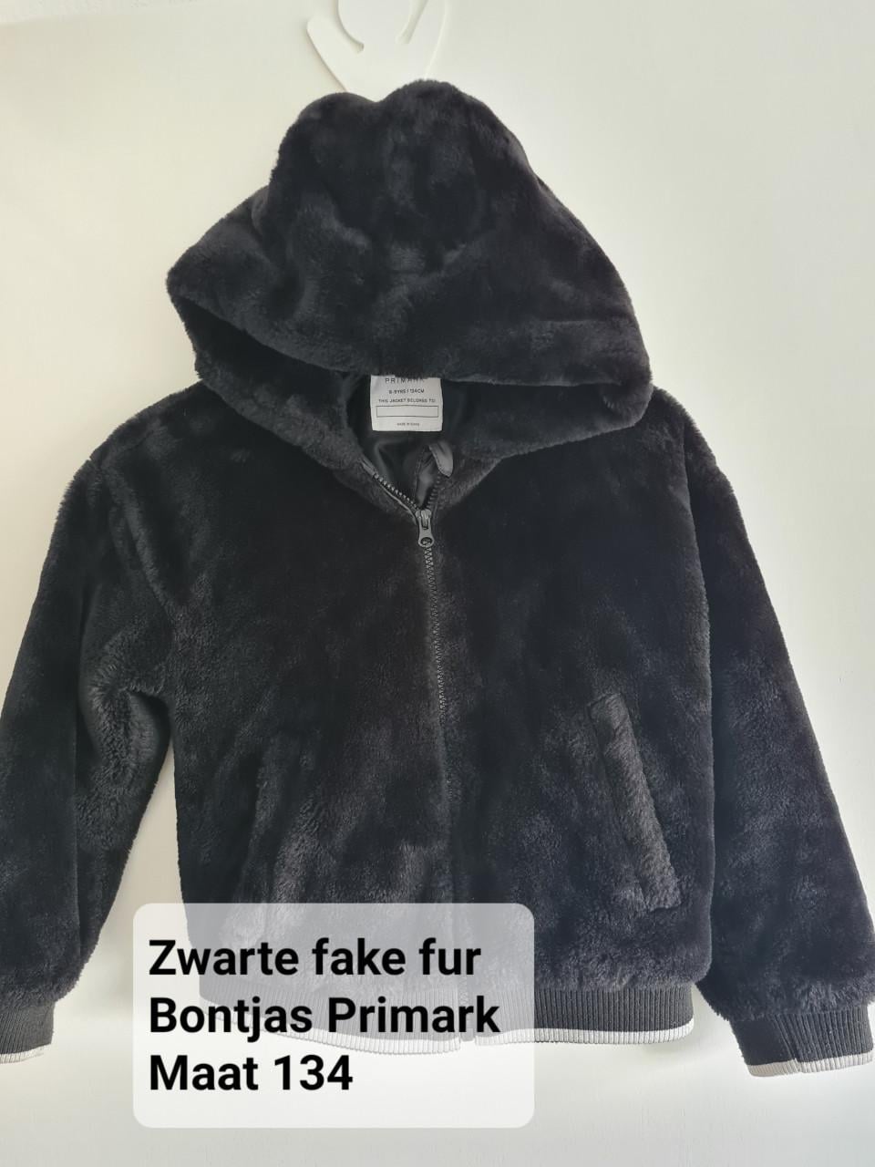 Mooie zwarte fake fur bontjas met capuchon van de Primark mt 134