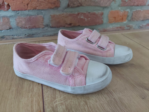 Zo goed als nieuwe roze gymschoenen maat 30 klittenband