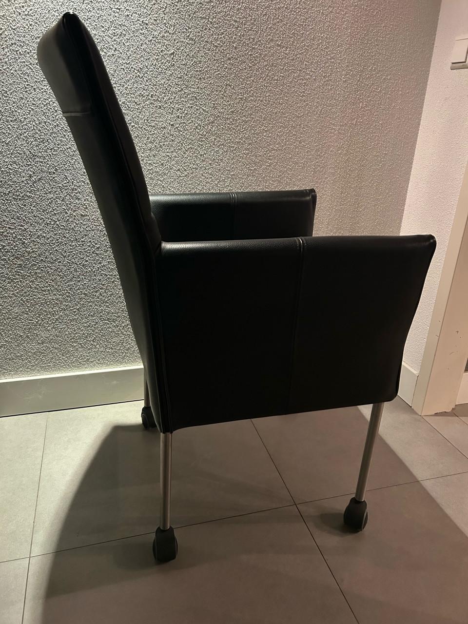 6 Leren eetkamerstoelen op wielen