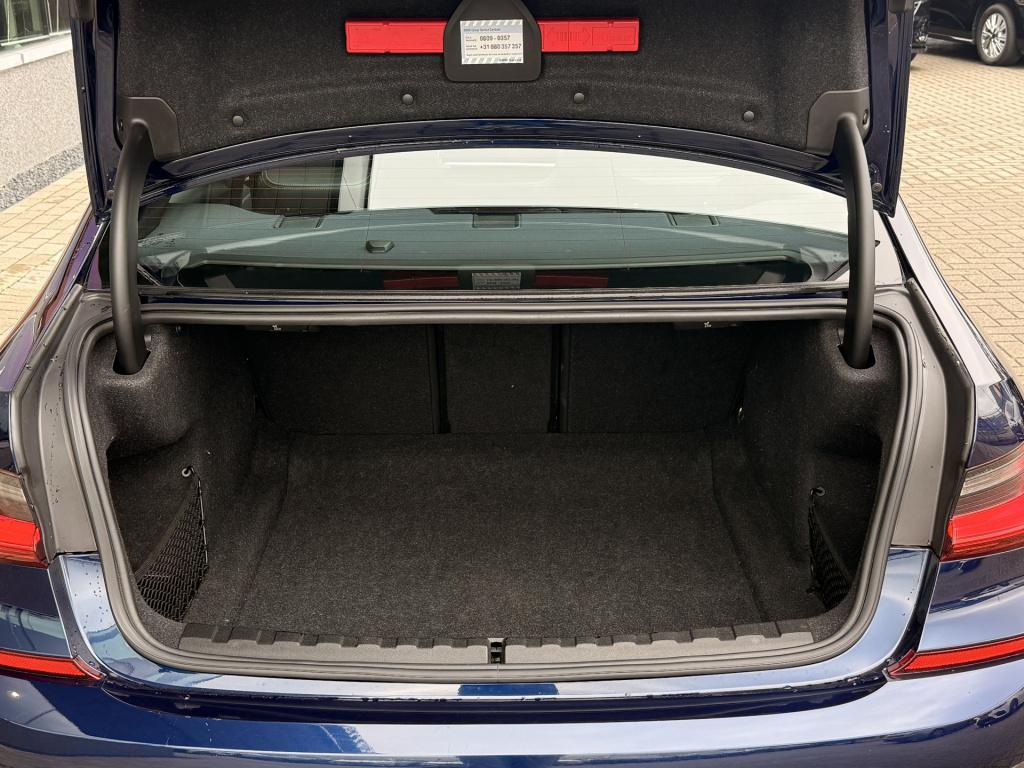 BMW 3-serie 320i high executive edition | head-up | led | leder | hifi | ac