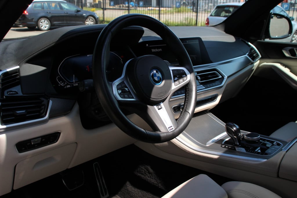 BMW X5 xdrive45e high executive m-sport | pano | luchtvering | 360 camera |
