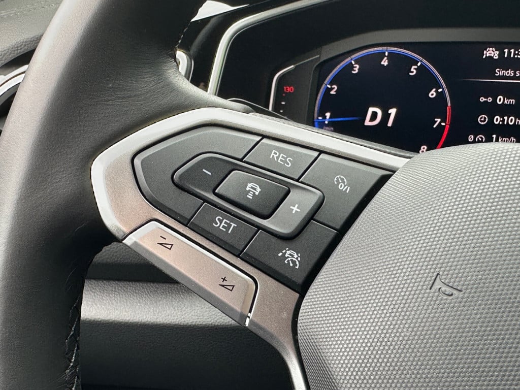 Volkswagen T-roc 1.5 tsi 150pk dsg r-line | camera | keyless | elek. achter