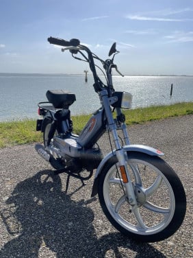 Tomos