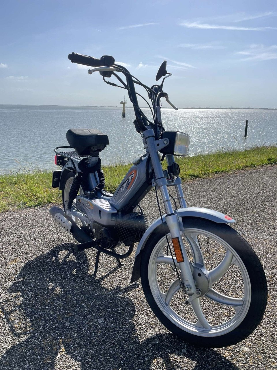 Tomos