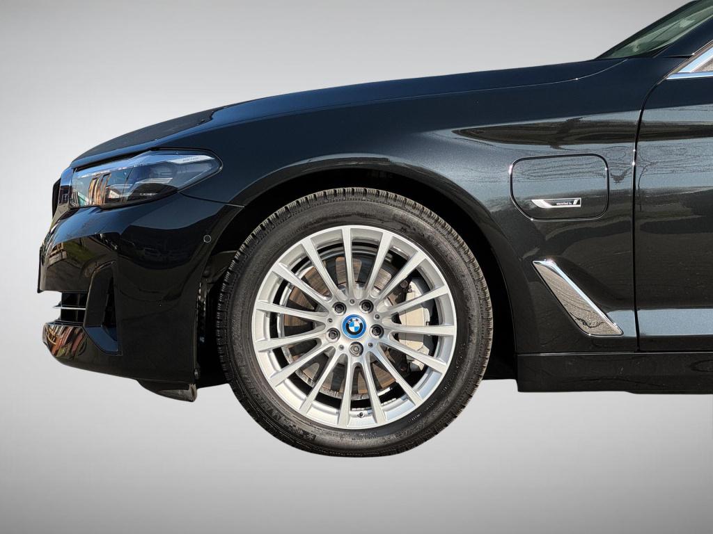 BMW 5 Serie touring 530e xdrive business edition plus soh 98% nl-auto!