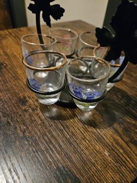 Vintage likeurglaasjes met metalen houder zeer nette staat