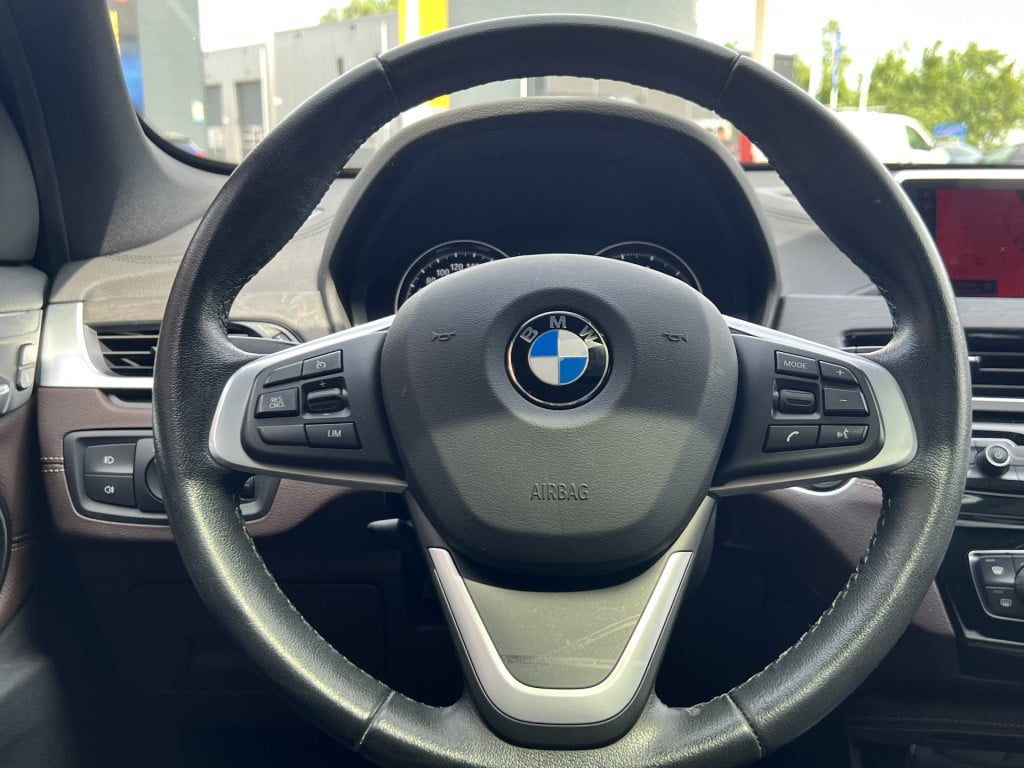 BMW X1 sdrive18i high executive - xline | leder | panorama | sportstoel | n