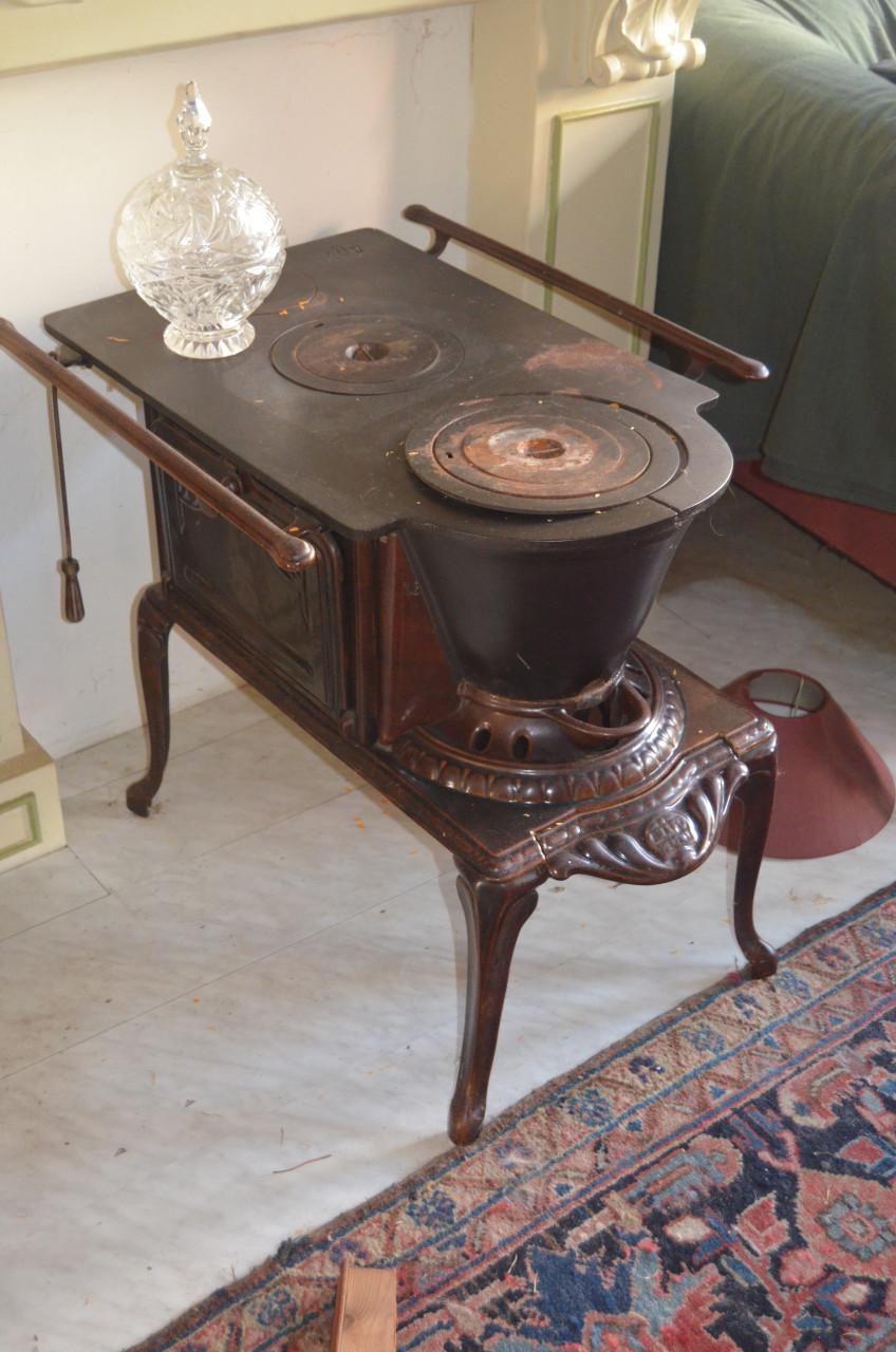 Antieke Buiskachel t.e.a.b.