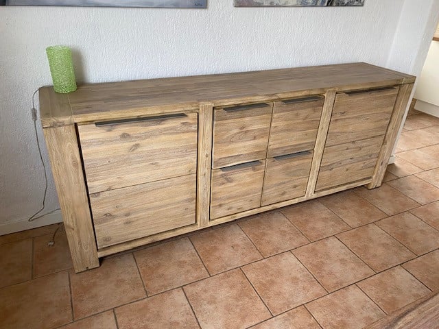 Diverse meubels, eettafel, salontafel, staande kast, tv meubel en dressoir
