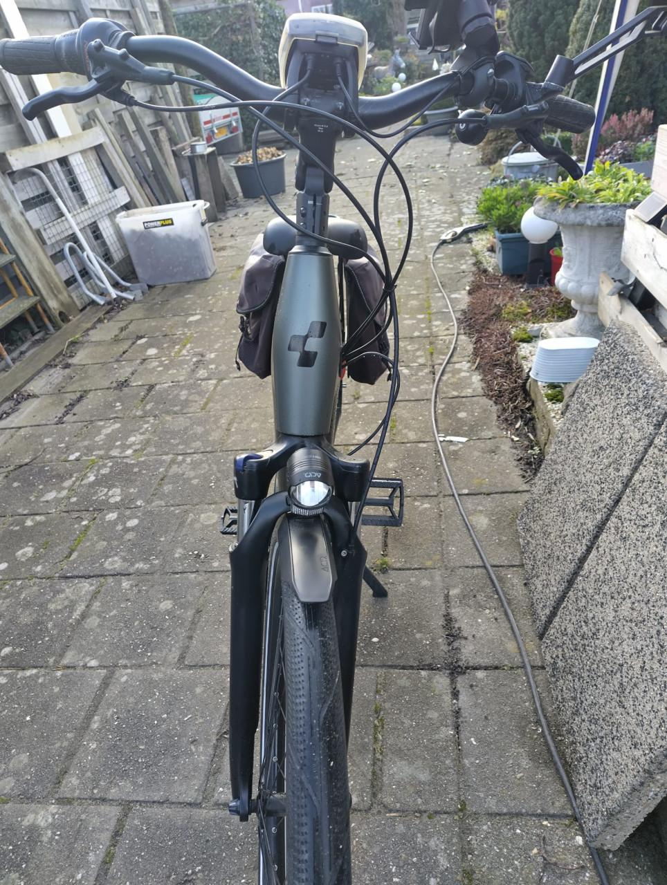 Cube supreme hybrid pro