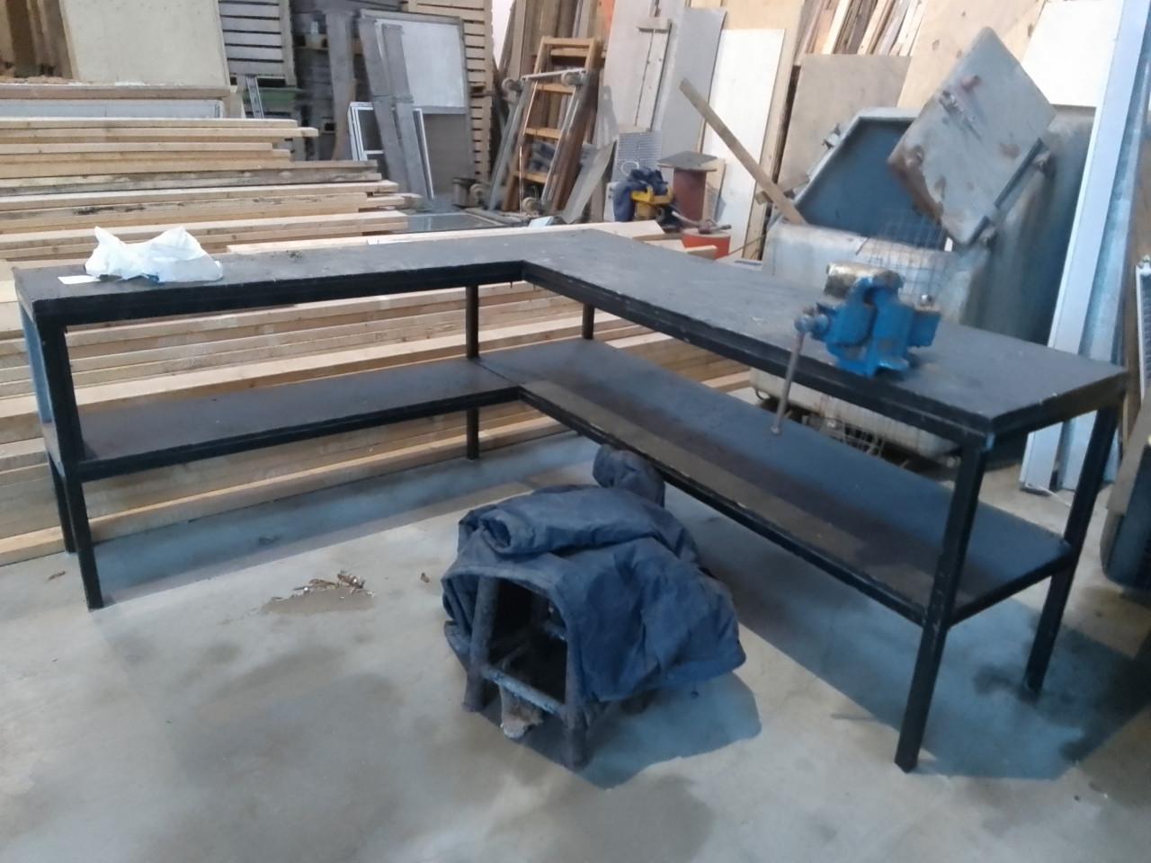 Werkbank met bankschroef