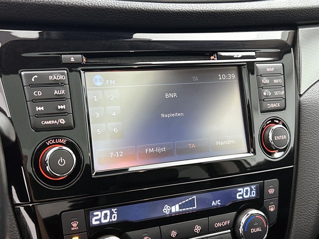 Nissan Qashqai 1.2 tekna | parkeer sensoren | lmv | panorama dak | navigati