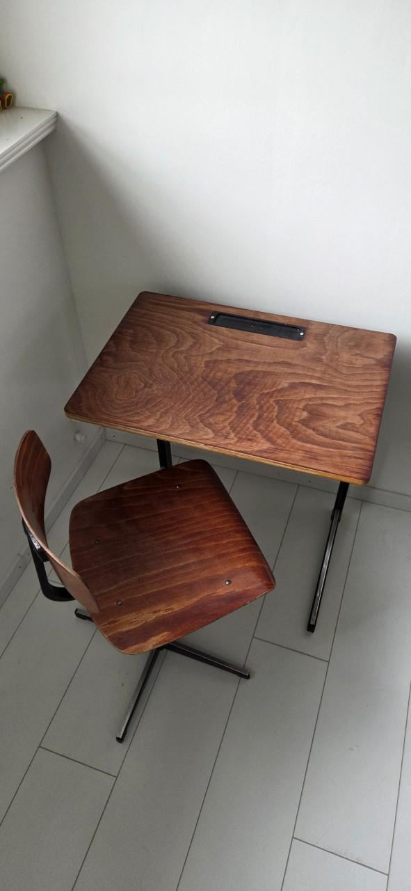 Vintage kinderbureau en stoel