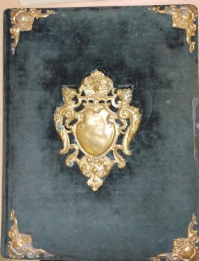 Antiek fotoalbum 125 jaar oud.