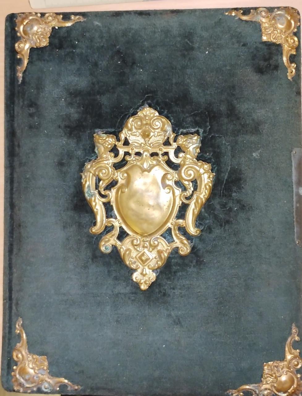Antiek fotoalbum 125 jaar oud.