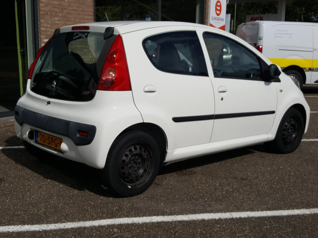 Peugeot 107 1.0 12v 68pk 5d xs airco | radio & cd-speler | lage km-stand | 
