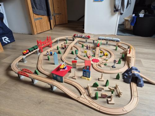 162 delige houten treinbaan in opbergdoos