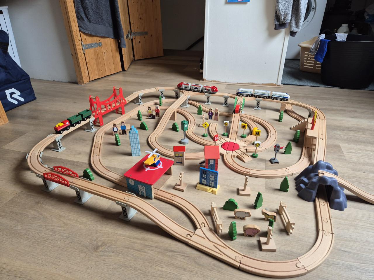 162 delige houten treinbaan in opbergdoos