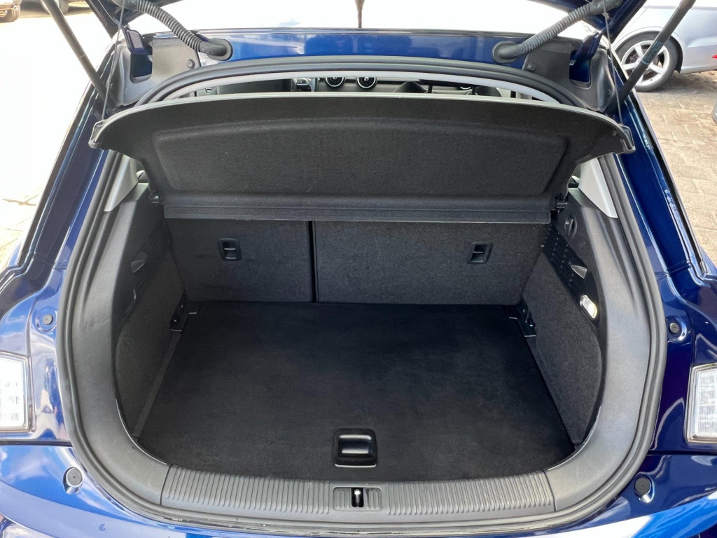 Audi A1 Sportback 1.0 tfsi adrenalin, s-line, navi enz...