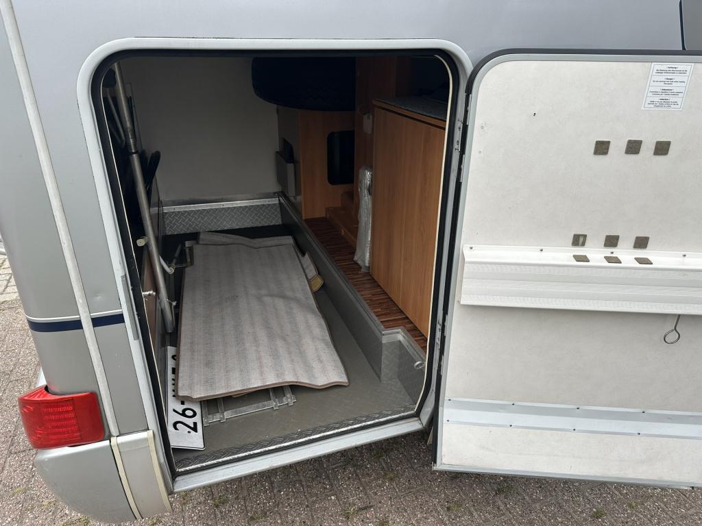 Hymer Onbekend hv 562 compacte hymer van | half-integraal met lengtebedden 