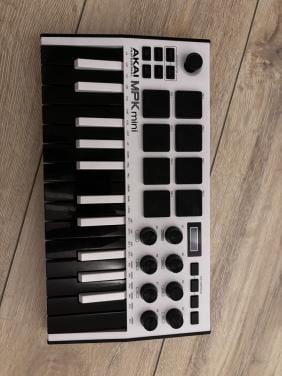 AKAI MPK Mini wit