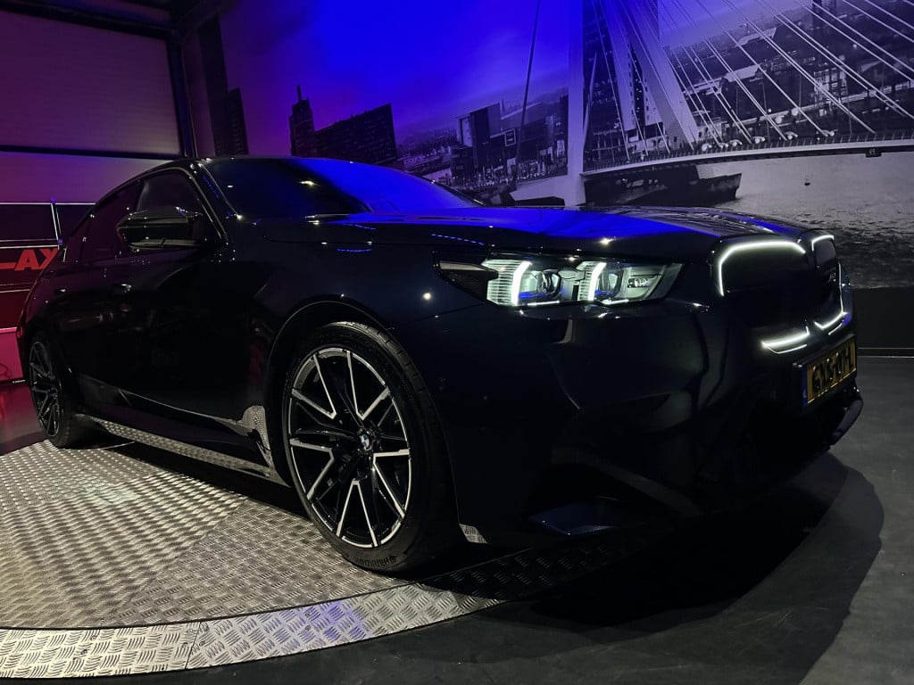 BMW M5 5-serie *limousine v8 m hybrid*carbon extr*b&w*alcantarahemel*nl-aut